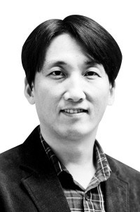 [아침을 열며]한강(둥둥)버스와 받들어총