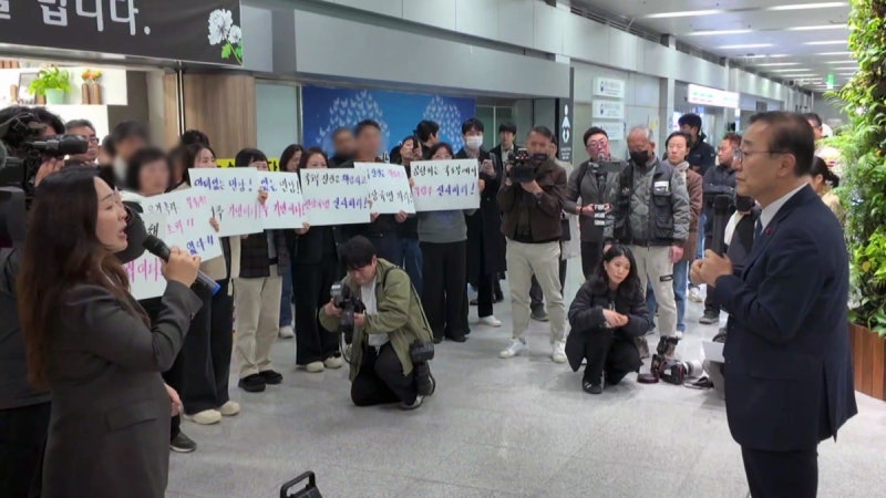 <b>제주항공 참사</b> 유가족 “항철위 <b>공청회 중단</b>하라”···국토장관 면담...