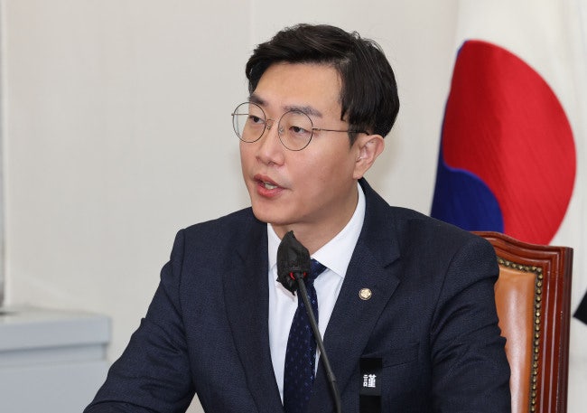 <b>장경태</b> 민주당 <b>의원</b>, ‘<b>성추행</b> 혐의’로 고소당해···장 <b>의원</b> “허위...