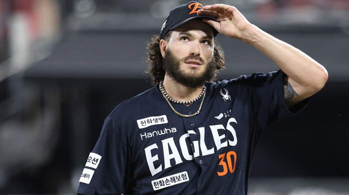 폰세 미국 출국, 와이스는 결별설 증폭…외인 투수 새판 짜는 한화