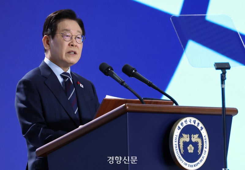 [속보]이 대통령 “남북 간 연락 채널 복구 제안…‘<b>핵 없는 한반도</b>’ ...