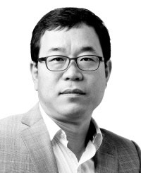 [에디터의 창]내란 1년, ‘민주주의 외양간’을 고칠 시간