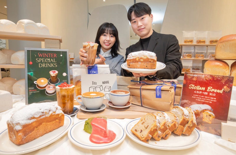 ‘더현대 서울’에서만 만날 수 있다…‘틸화이트’ 크리스마스 한정판[포토뉴스]