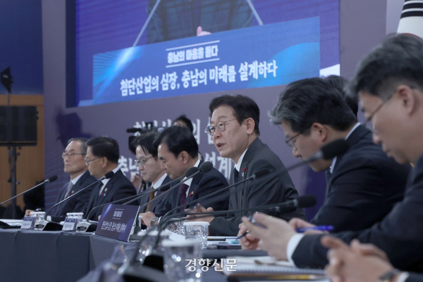 이재명 대통령이 5일 충남 한국기술교육대학교 담헌홀에서 열린 타운홀 미팅 ‘충남의 마음을 듣다’에 참석해 모두발언을 하고 있다. 김창길 기자