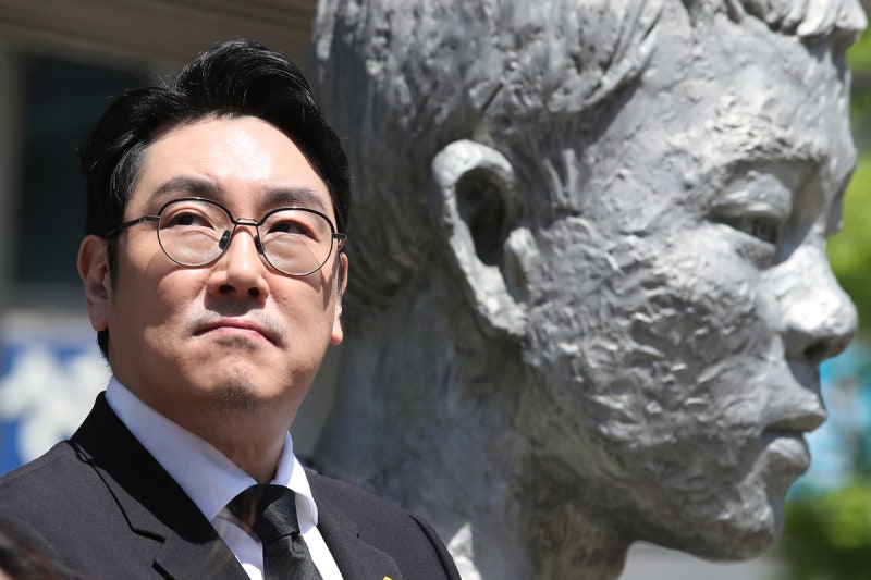 조진웅 은퇴에 “청소년 시절 잘못, 언제까지 책임”···한인섭 서울대 명예교수 등 공개 문제제기