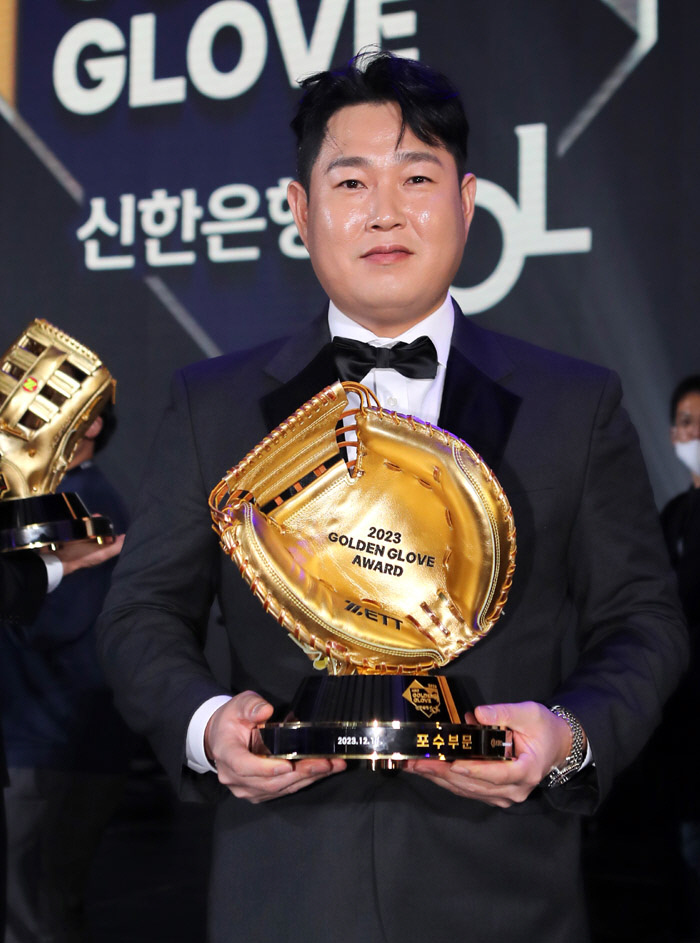 ‘10번째’ 황금장갑? 굳건한 의지