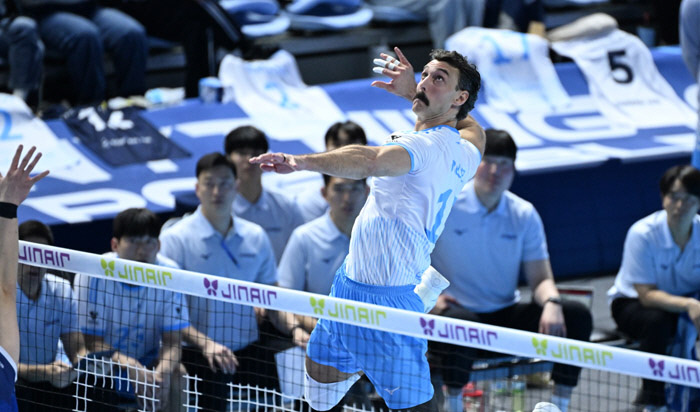 ‘10연승’ 대한항공, 날아라 날아