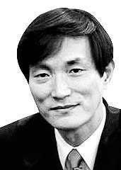 [정인진의 청안백안 靑眼白眼]품위 없는 언동, 떨어지는 신뢰