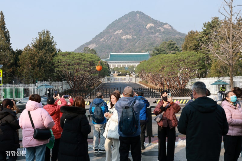청와대 앞 집회 제한 유력…뒤로 가는 여당
