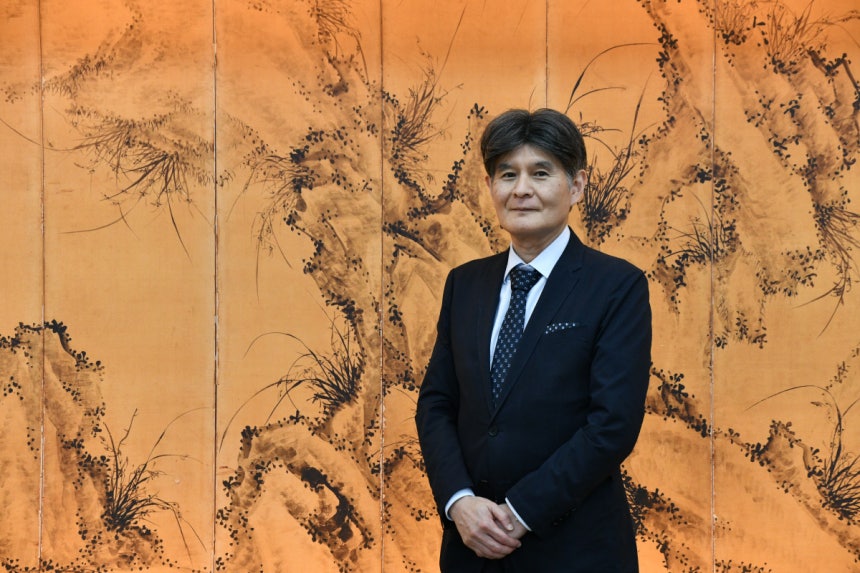 조선 왕실 사당으로 추정되는 ‘관월당’부재를 일본에서 국내로 기증해 대통령표창을 받게 된 사토 다카오 고토쿠인 주지. 국가유산청 제공