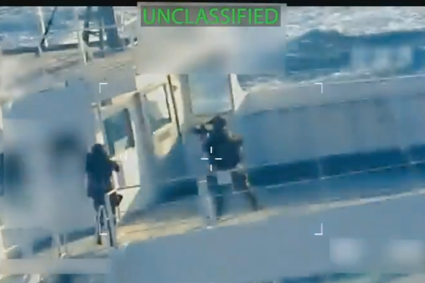 팸 본디 미 법무장관이 엑스에 올린 유조선 나포 영상 캡쳐