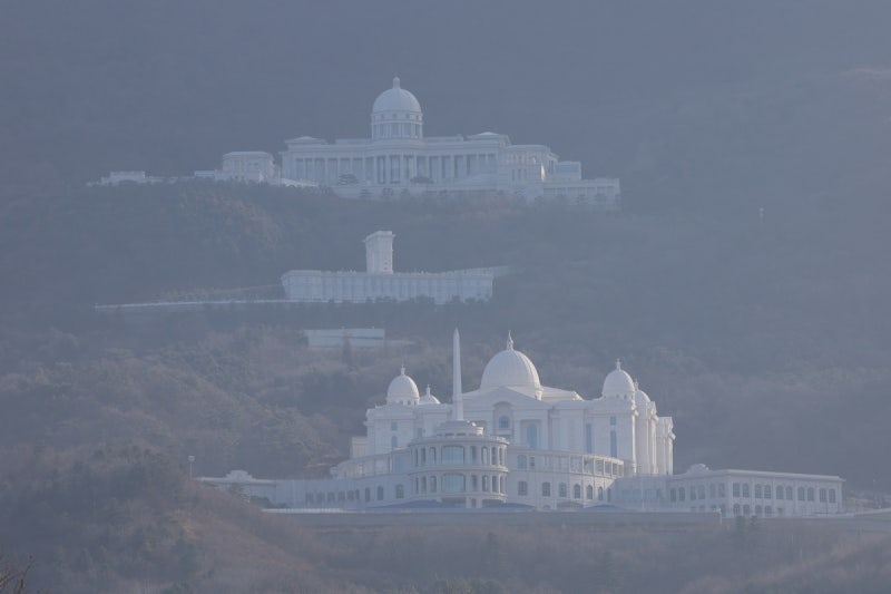 <b>노영민</b> “코로나 방역 관련 한차례 면담” 김연철 “공개 행사 나간 것...