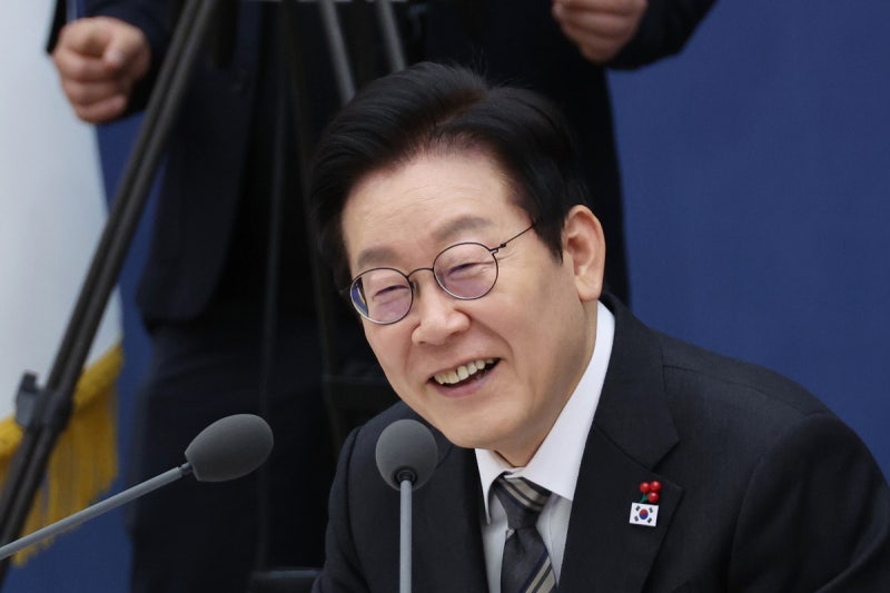 이 <b>대통령</b> “저희나라·대인배, 듣기 싫다” <b>언어</b> 순화 교육 강조…“‘...