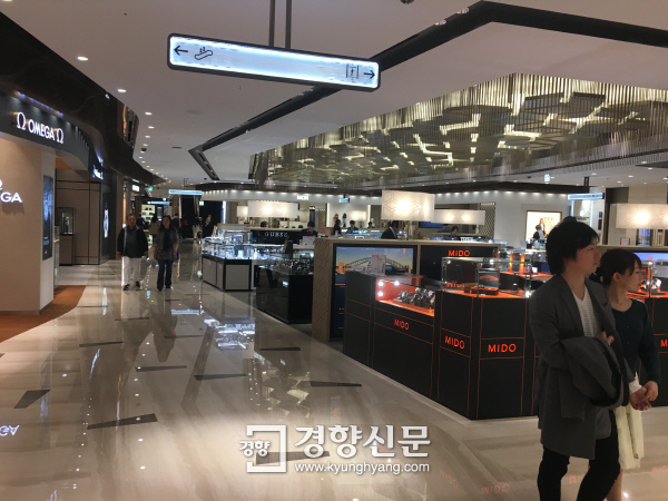 일본 도쿄 긴자의 롯데면세점 긴자점 내 모습.경향신문 자료사진