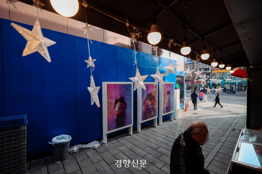 서울 지하철 이태원역 1번출구 인근 10·29 이태원 참사 현장의 14일 모습.이준헌 기자