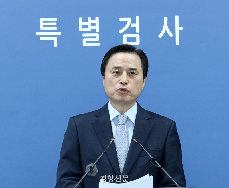 [속보]특검 “김건희·조희대 <b>계엄 관여 의혹</b>은 사실 아냐”