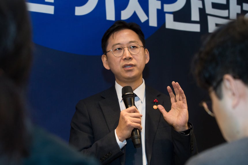 배경훈 부총리 겸 과학기술정보통신부 장관이 15일 세종시에서 열린 기자간담회에서 발언하고 있다.과기정통부 제공