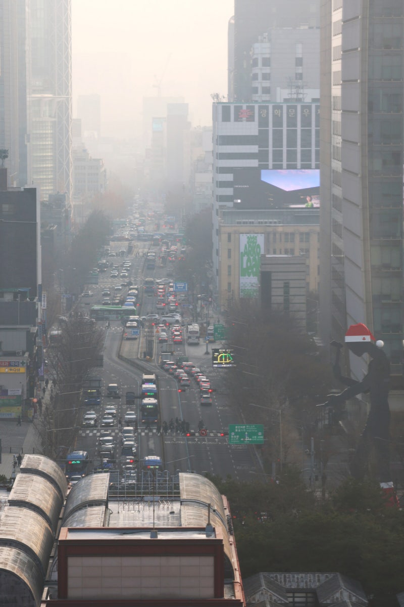 미세먼지에 갇힌 도심[포토뉴스]