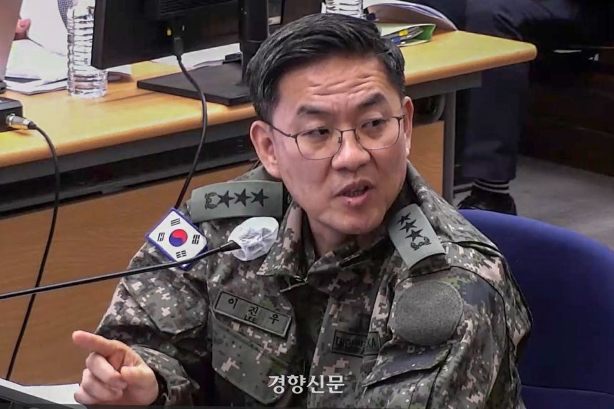 이진우 전 수도방위사령관이 지난 15일 서울중앙지법에서 열린 윤석열 전 대통령의 내란 우두머리 혐의 등 재판에서 증언하고 있다.서울중앙지법 제공