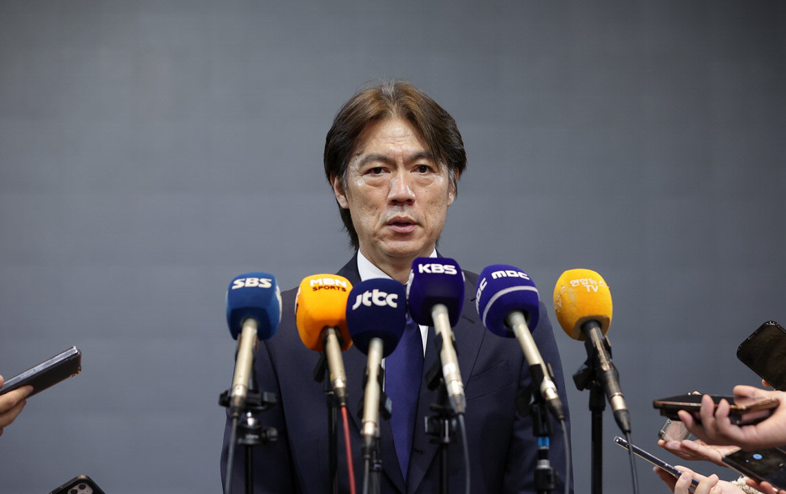 홍명보 “내년 5월 어떤 일 벌어질지 몰라”…대표팀 ‘문’ 아직 열려 있다