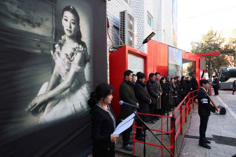 “불꽃처럼, 하늘무대서도 마음껏 뛰어노시길”