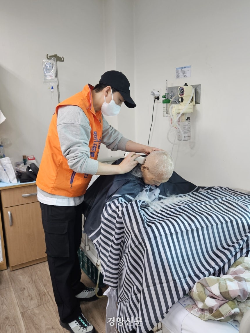 ���� ���α� ���ε� ���ǿ�������ǡ��� �������� �������ϰ� ����ܡ� ������ �����پ�(46)�� �������� �̹� ���縦 �ϴ� ���.