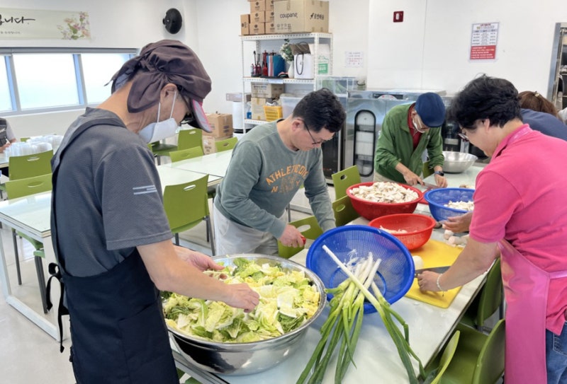 중장년 이웃들과 나눈 안부…‘고독사 위험’ 1인 가구 구해