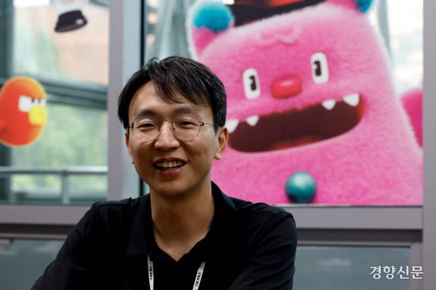 정희원 저속노화연구소 대표가 서울시 건강총괄관으로 재직하던 지난 8월 경향신문과 인터뷰를 하고 있다.문재원 기자