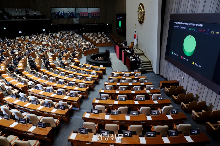 국회 본회의에서 더불어민주당 등 야당 단독으로 노란봉투법(노동조합 및 노동관계조정법 개정안)이 통과되고 있다.문재원 기자