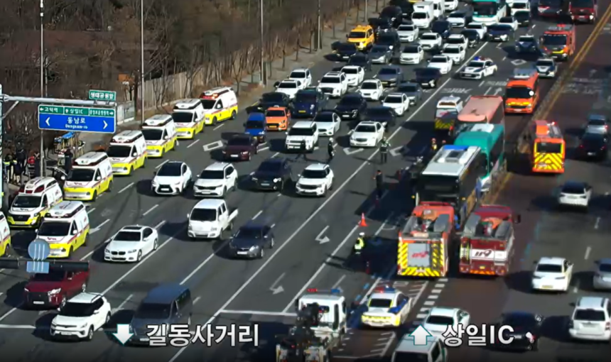 서울 강동구 버스 추돌사고 현장. 경찰청 폐쇄회로(CC)TV 갈무리