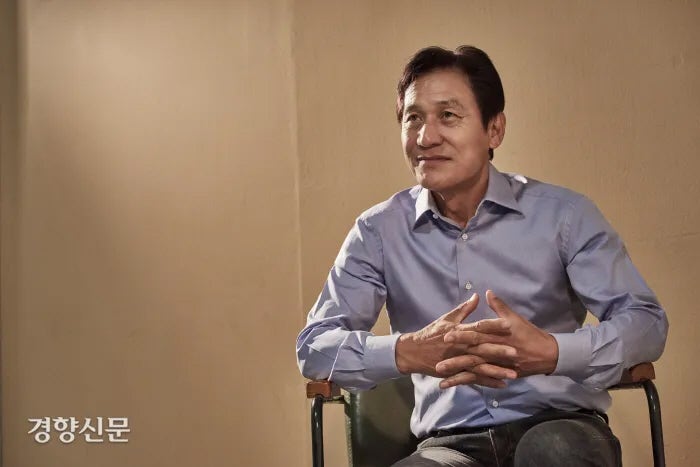 [속보]‘국민 배우’ 안성기, 위험한 고비 넘겼다···중환자실서 집중 치료 중