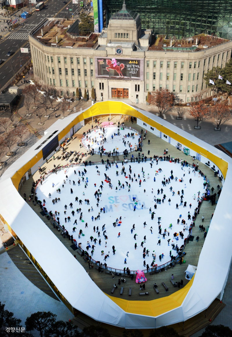 서울광장에 스케이트장[포토뉴스]