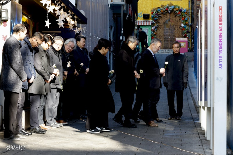 ‘헌화’로 새해 시작하는 이태원참사 특조위[포토뉴스]