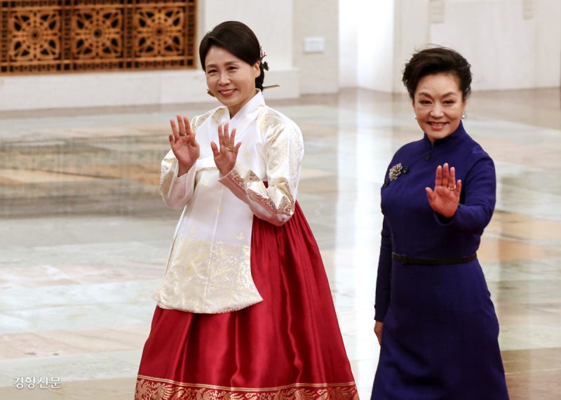 김혜경 여사 “오래전부터 팬”…펑리위안 “한국인들에 깊은 인상”