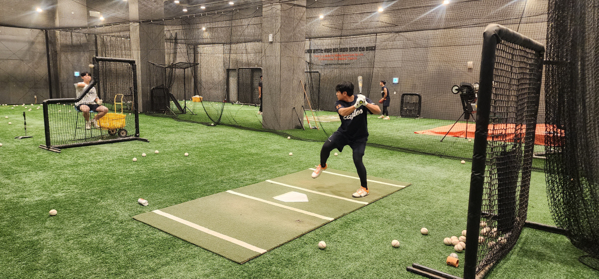 따뜻한 첨단 시설 ‘선수들 북적’…비시즌 더 뜨거운 새 대전 구장