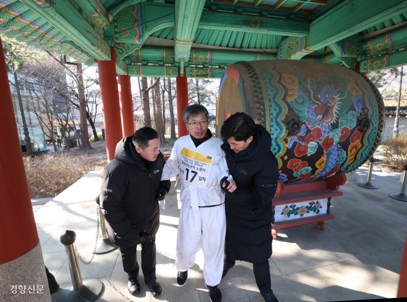 “노동자 밥줄보다 예산 숫자가 중요하냐”…비정규직 절규 담긴 ‘청와대 1호 신문고’[금주의 B컷]