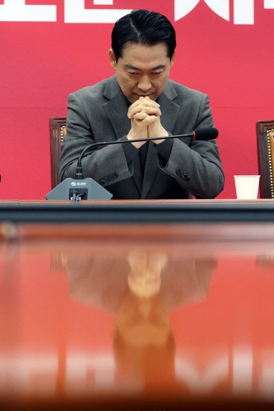 ‘사과 무색’ 국힘 인선…장동혁 “계엄 잘못” 하루 만에 ‘반탄’ 인사 중용