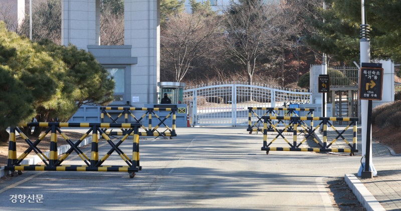 바리케이드 쳐진 과천 방첩사 입구[포토뉴스]