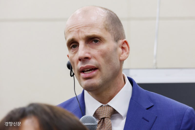 경찰, 로저스 쿠팡 대표 ‘피의자 신분’ 소환 통보