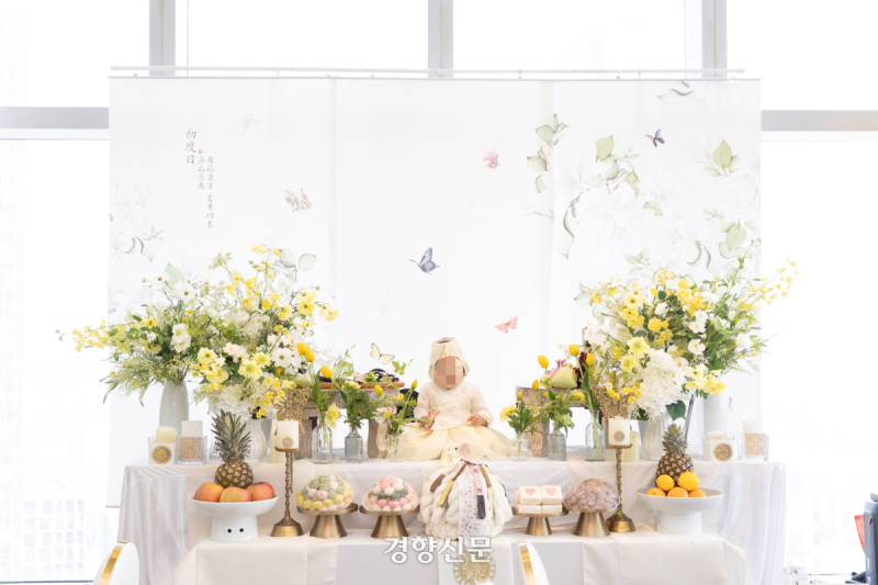 “한번 뿐인데” ‘보태보태병’ 부추기는 ‘돌잔치 스드메’···저출생 시대 역설?