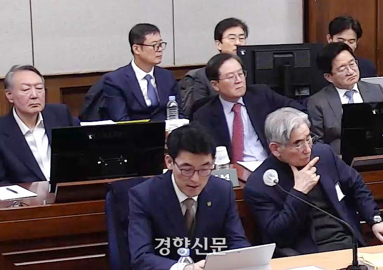 윤석열 내란 재판, 서증조사만 14시간 넘게…결심공판 연기 ㄷㄷ