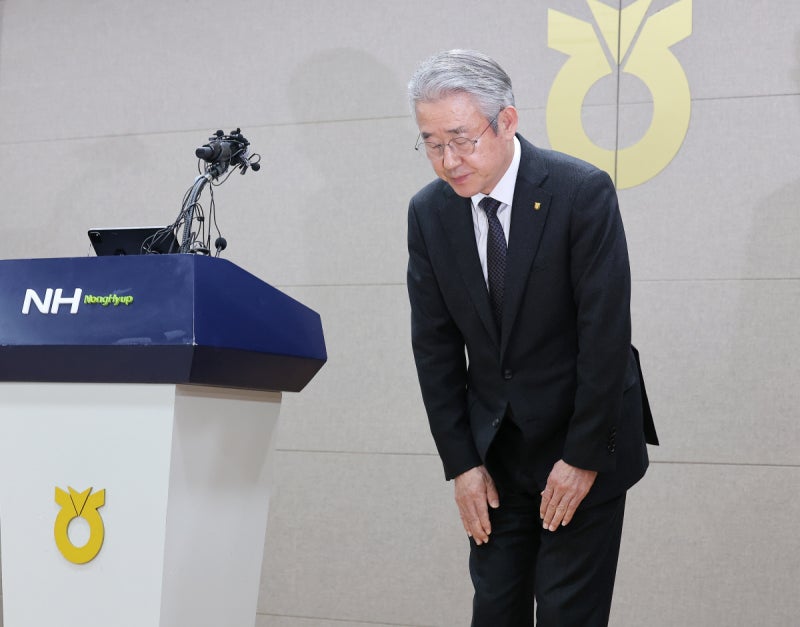 ‘비위 의혹’ 강호동 농협회장, 농민신문사 회장 사임