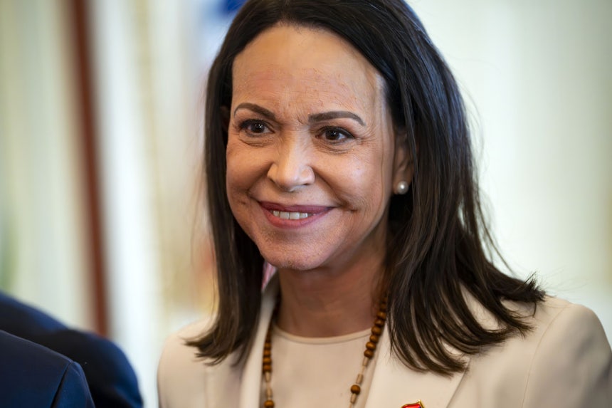 베네수엘라 야권 지도자이자 지난해 노벨 평화상 수상자인 마리아 코리나 마차도가 15일(현지시간) 미국 워싱턴 DC 국회의사당에서 미국 의회 지도자들과 만나고 있다. UPI연합뉴스