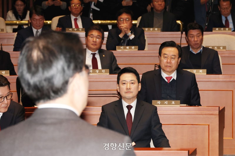 “너 나와 인마” “어디서 감히···” 아수라장 된 국힘 의총, 한동훈 제명 놓고 정면 충돌