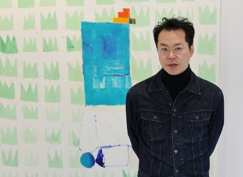 노래하듯, 연기하듯, 백현진은 계속 그림을 그린다