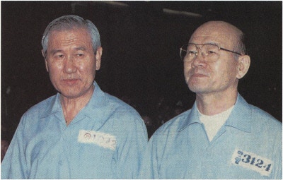 전두환·노태우 사진, 전 군부대서 퇴출