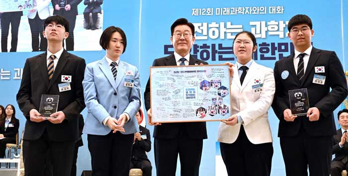 과학기술 인재 만난 이 대통령 “대체복무 확대 검토···연구부대 어떤가”