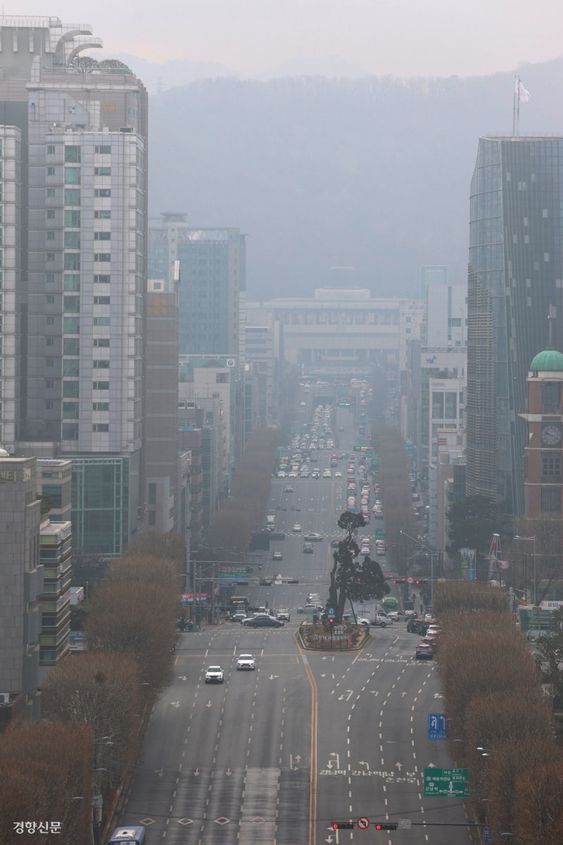 미세먼지 ‘기승’…뿌연 서울 도심[포토뉴스]