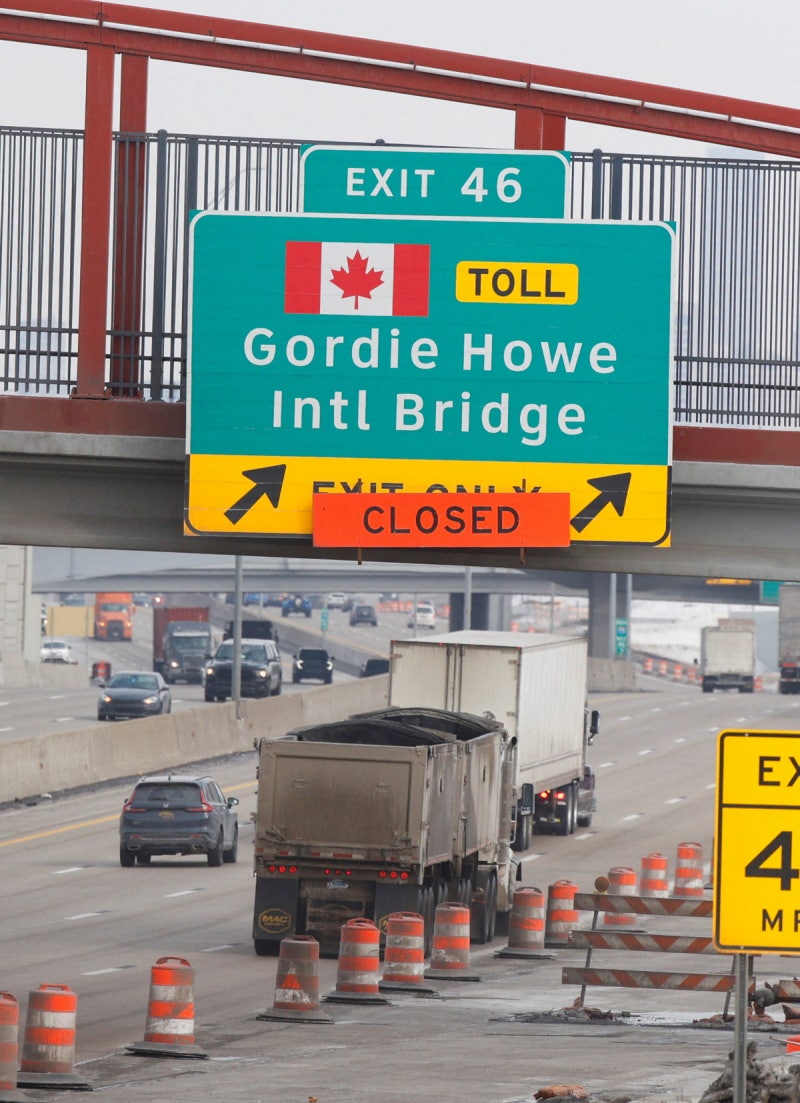 미·캐나다 새 교량 트럼프 “개통 안 돼”…소유권 절반 요구