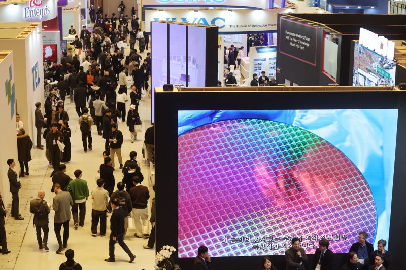 삼성 “차세대 HBM 개발”…SK “기술 변곡점 속 체질 개선”